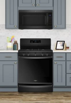 Whirlpool® 30" Freestanding Gas Range-Black